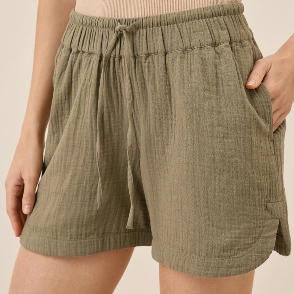 Women's Khaki Green Coastal Double Gauze Curved Hem Short L